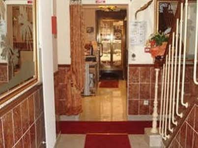 Hotel Victor Hugo Обервилье Экстерьер фото